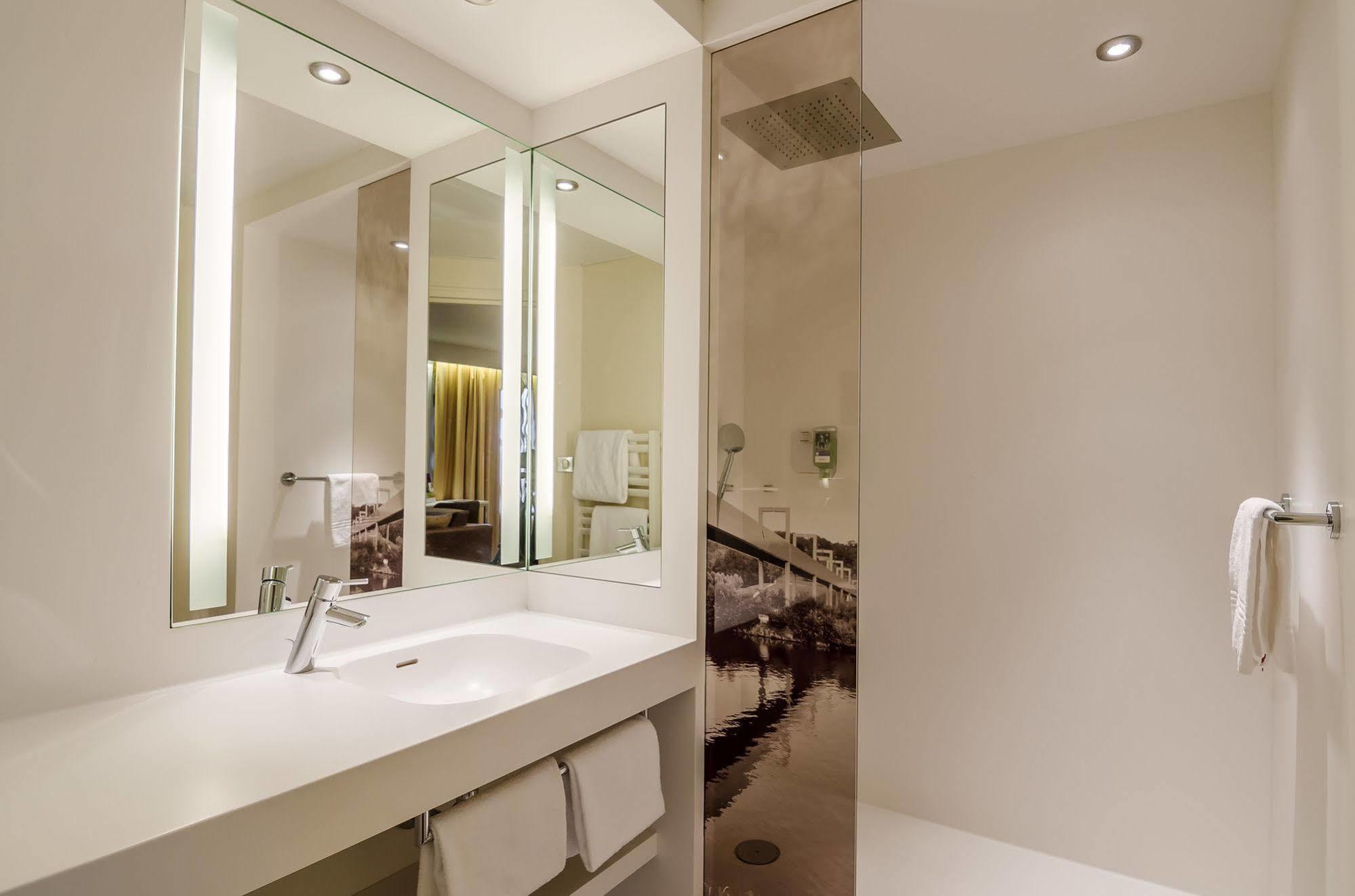 Hotel Mercure Pontoise Centre 4*